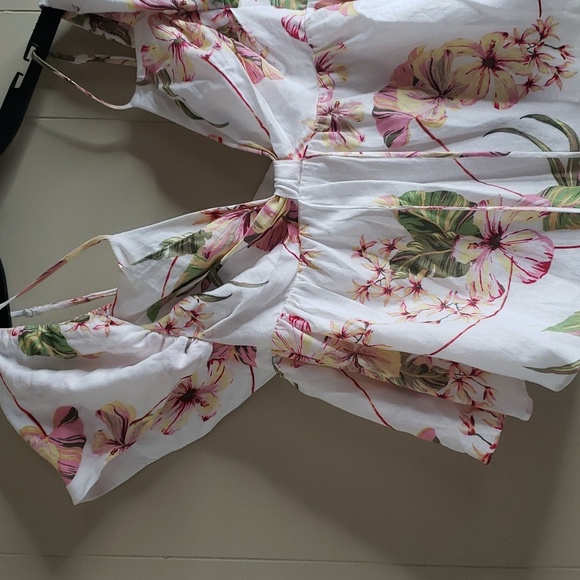 WAYF Coco Floral Print Cold Shoulder Top Ivory Tropical Medium - Picture 4 of 7